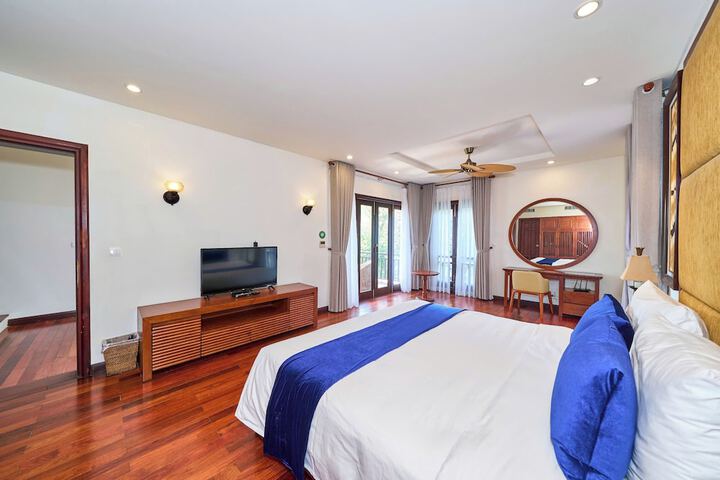 Room 27 of 125