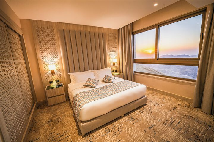 Room 16 of 90