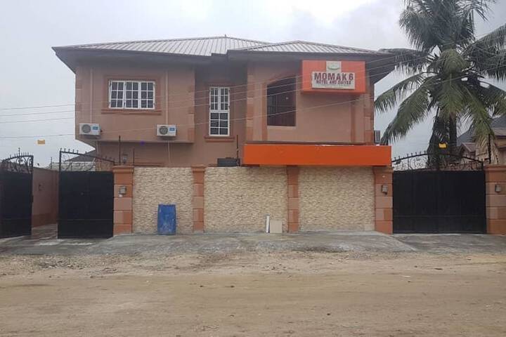 Momak 6 Hotel & Suites