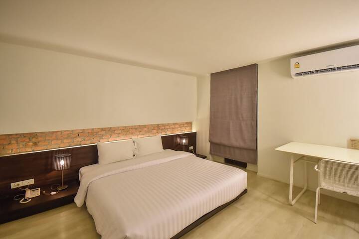Room 32 of 64