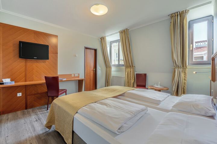 Room 50 of 104