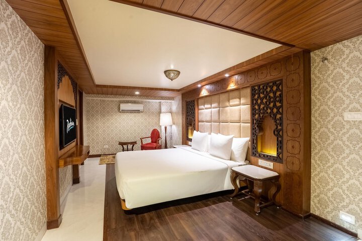 Room 27 of 104