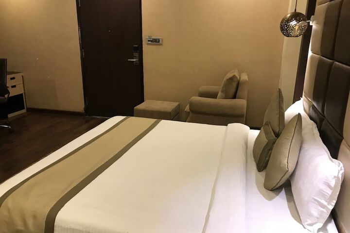 Room 8 of 26