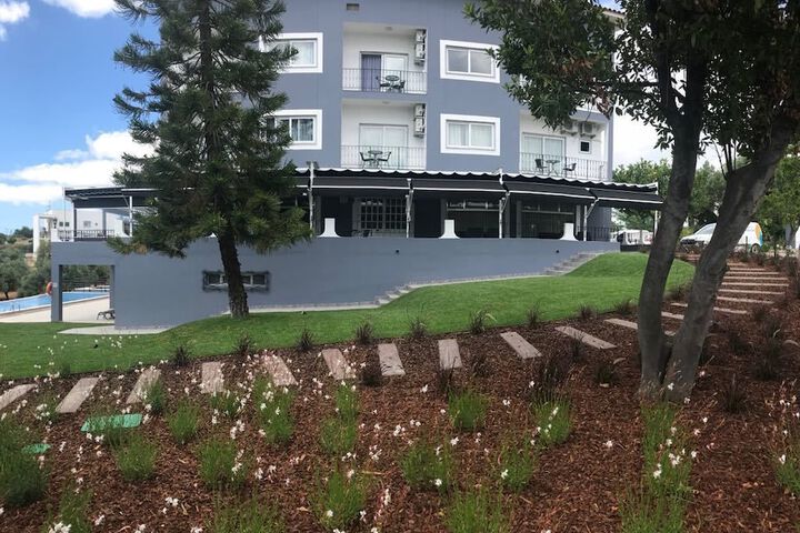 Hotel Exterior 34 of 43