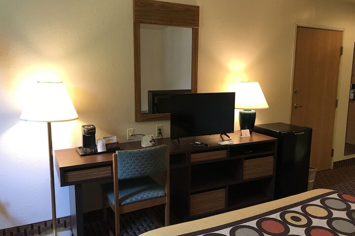 1 Queen Bed Accessible Room (14 of 14)