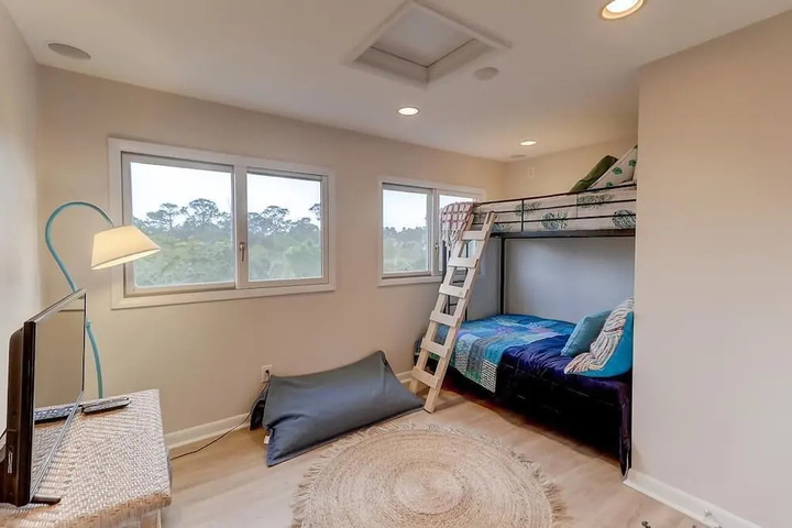Room 4 of 14