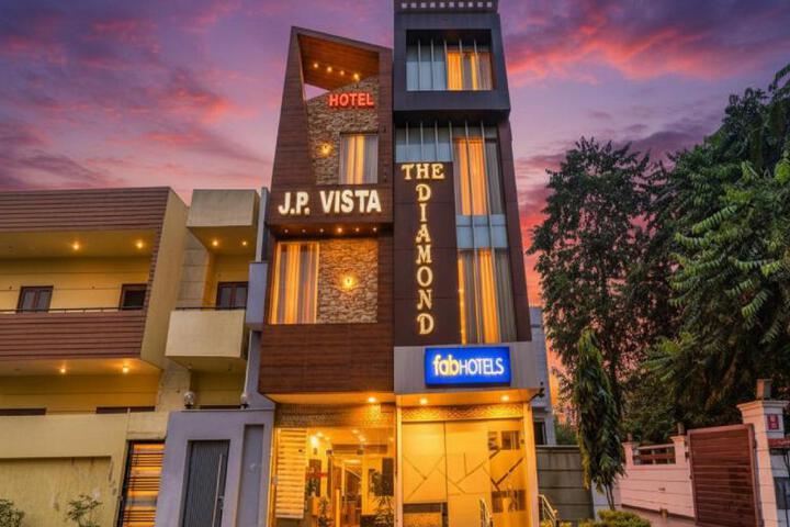 FabHotel Diamond