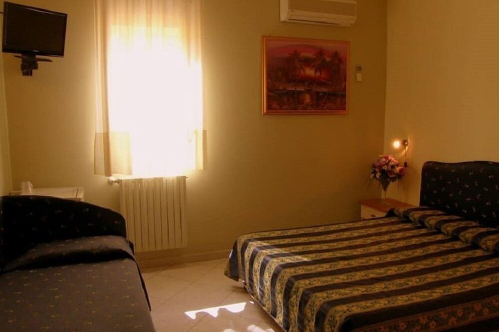 Room 9 of 47