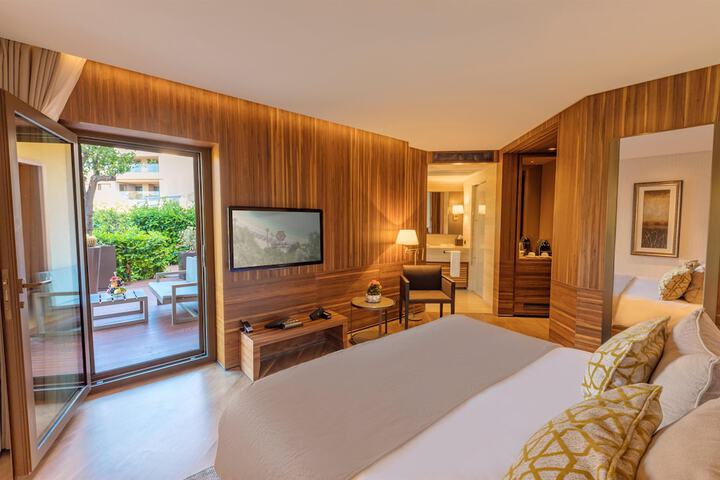 Room 32 of 320