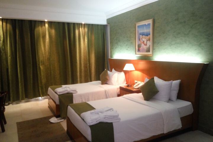 Room 12 of 37