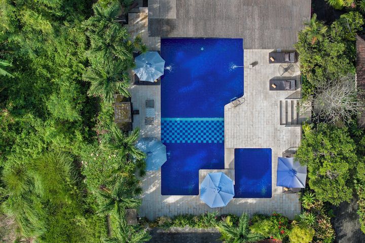Pool 105 of 160