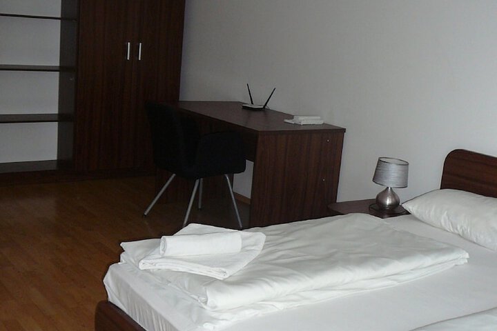 Room 9 of 60