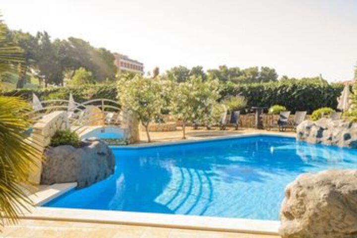 Pool 40 of 70