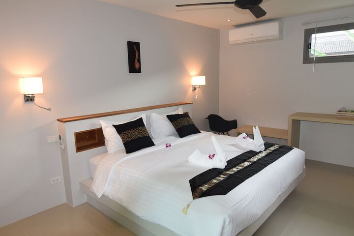 Room 9 of 112