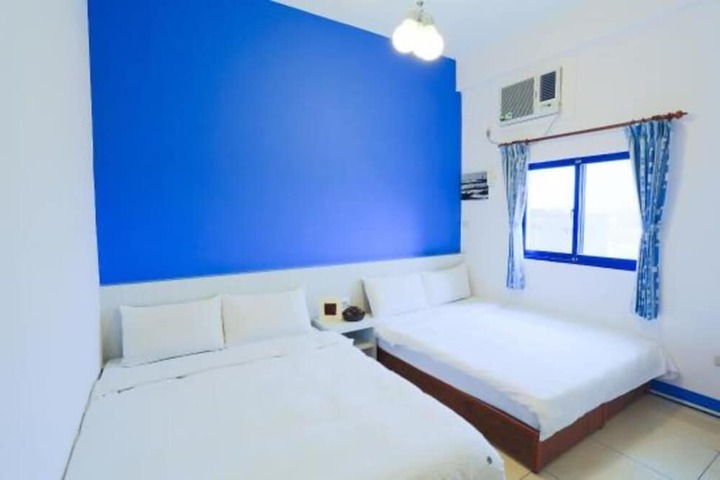Room 6 of 14