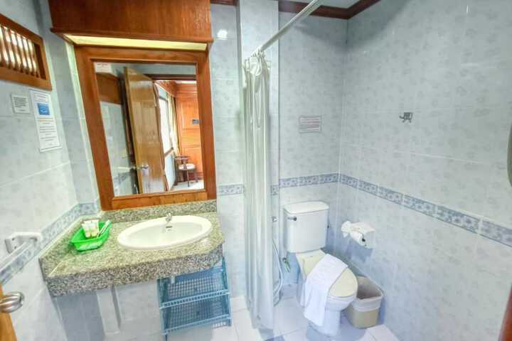 Room 7 of 12