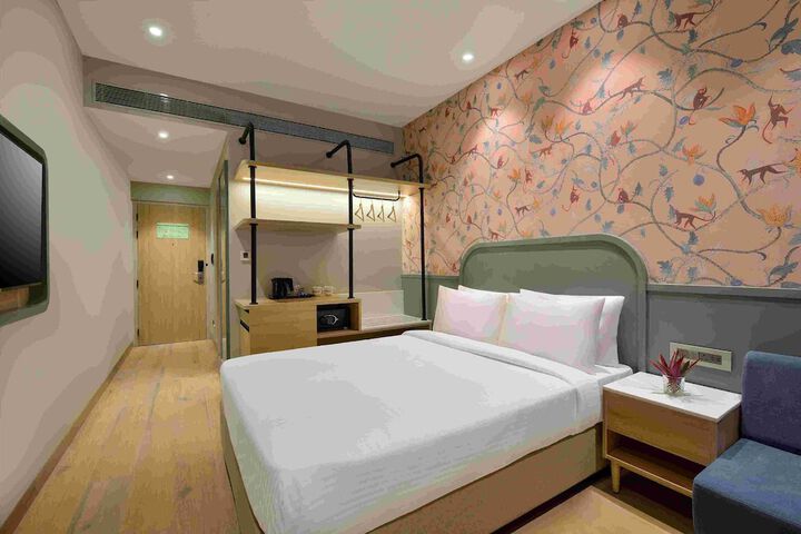 Room 4 of 13