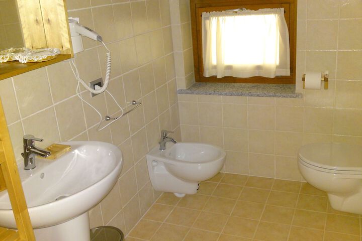 Room 16 of 37