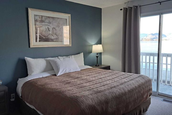 Room 20 of 176