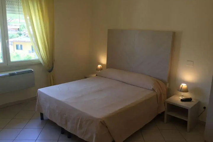 Room 2 of 6