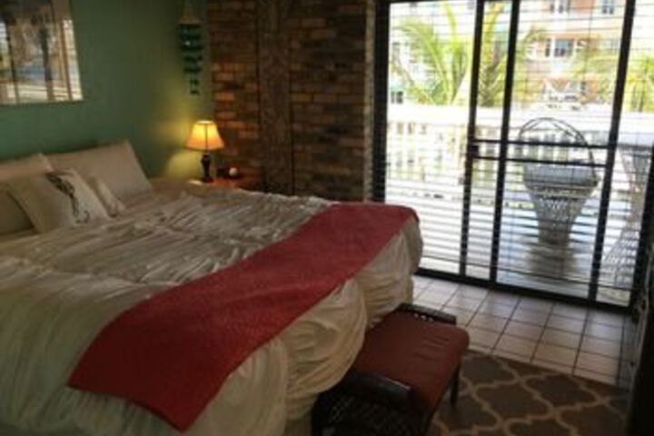 Room 12 of 33