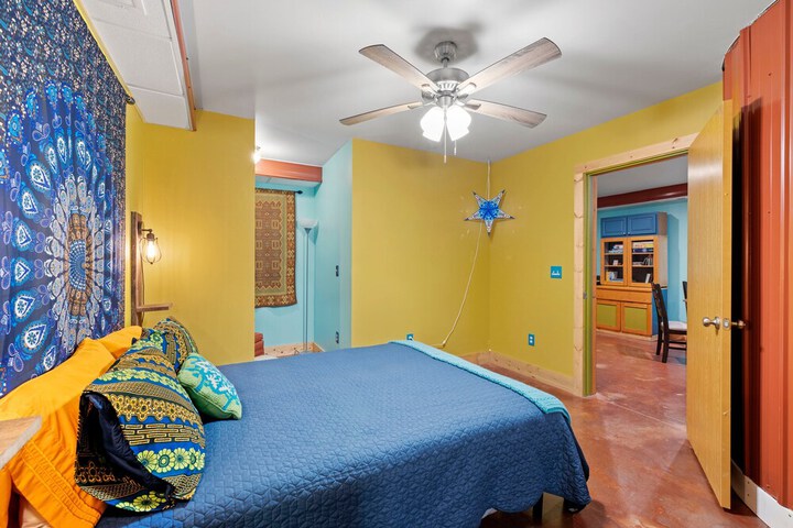 Room 8 of 37