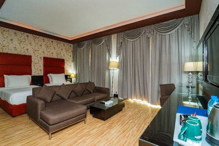 Room 7 of 11