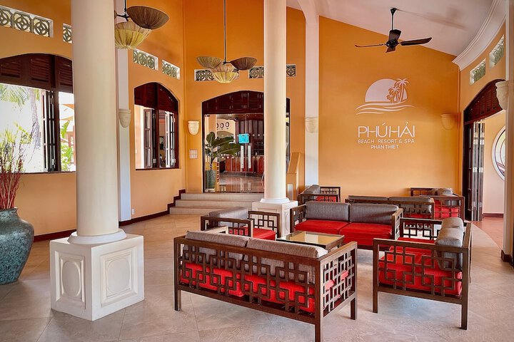 Entrance & Lobby