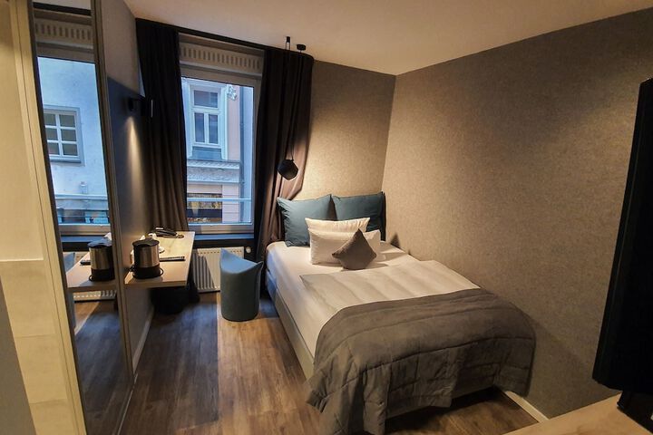 Room 8 of 41