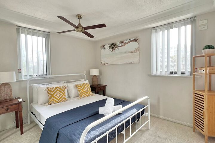 Room 12 of 102