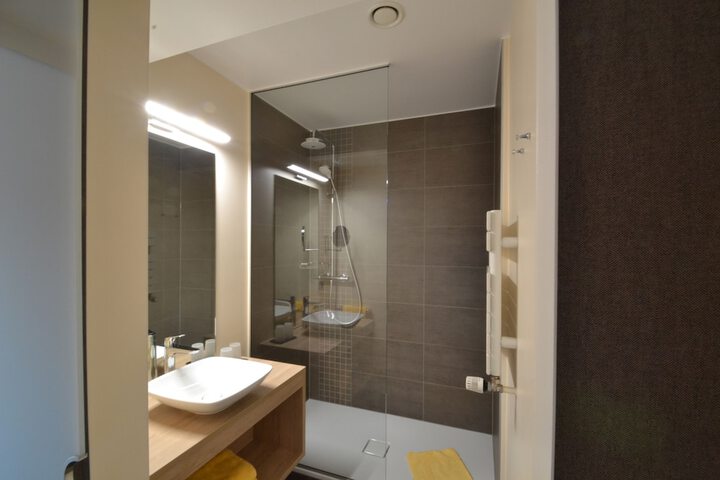 Room 14 of 40