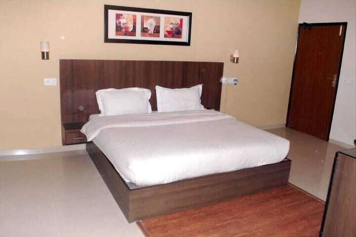 Room 4 of 11