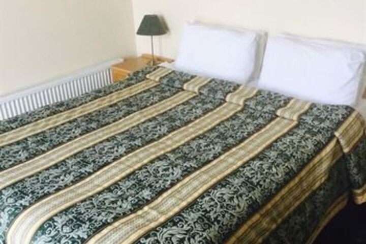 Room 9 of 16