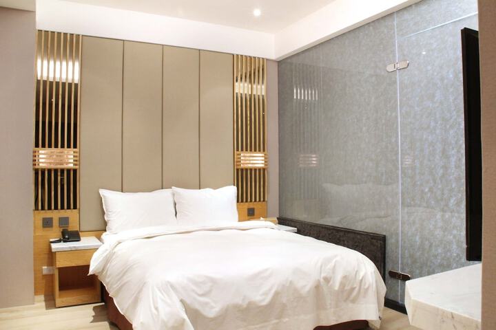 Room 7 of 50