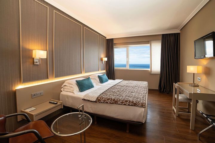 Room 33 of 106