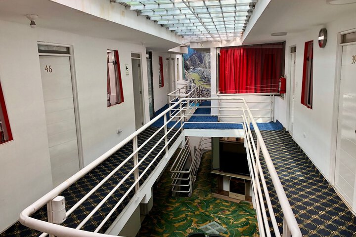 Ballroom/Hall 38 of 50