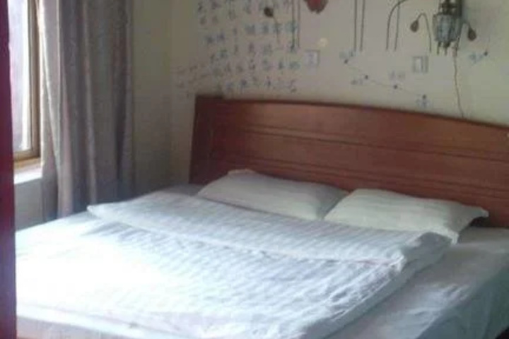 Room 6 of 10