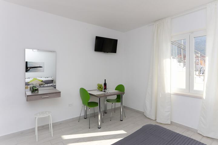Room 19 of 52