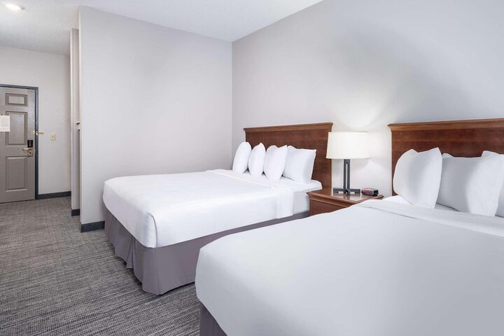 1 Queen Bed Accessible (1 of 7)