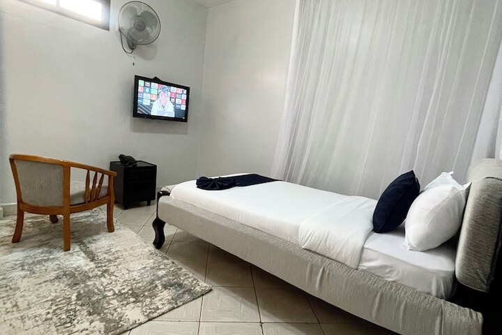 Room 10 of 72