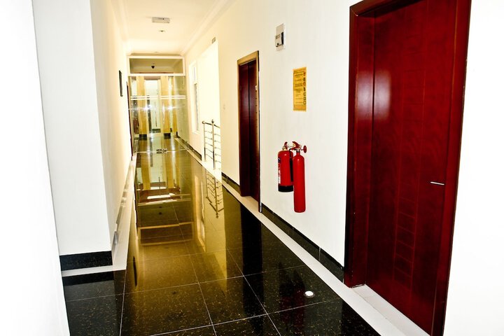 Ballroom/Hall 52 of 71