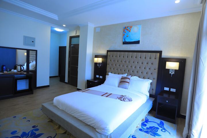 Room 9 of 37