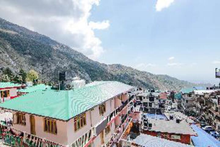 FabHotel Rakus Place
