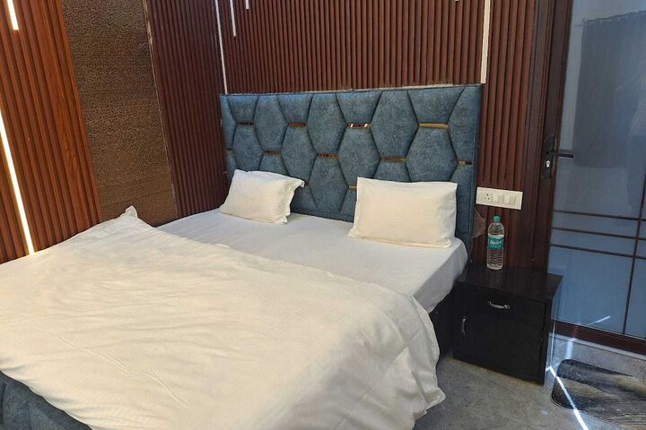 Room 10 of 36