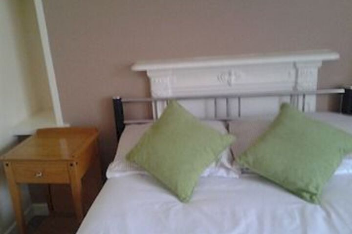 Room 9 of 18