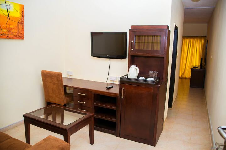 Room 11 of 14