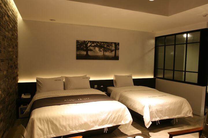 Room 17 of 32
