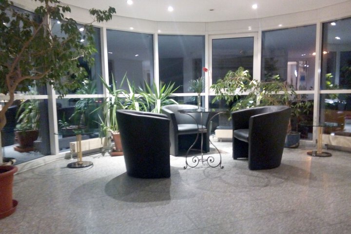 Entrance & Lobby