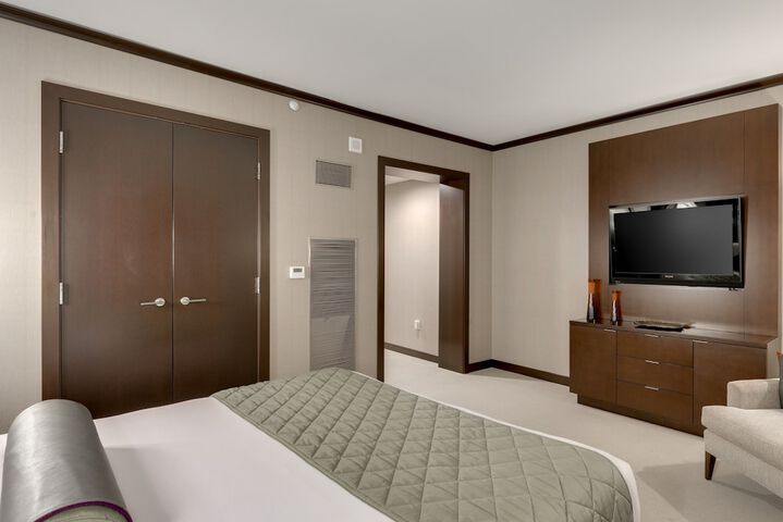 Room 8 of 124