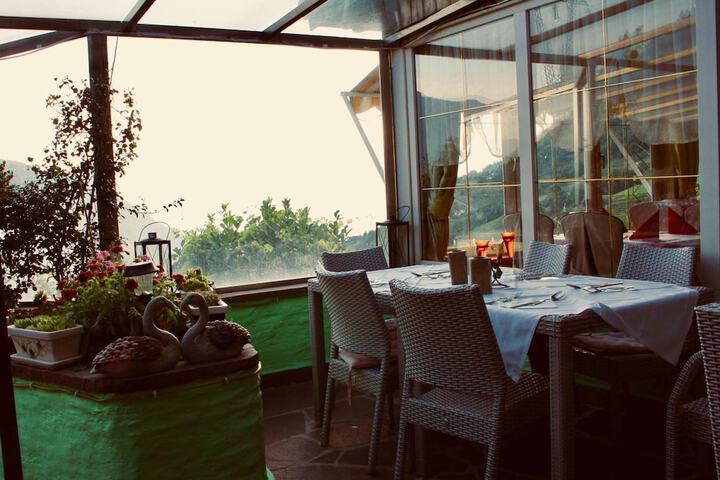Dining 38 of 62